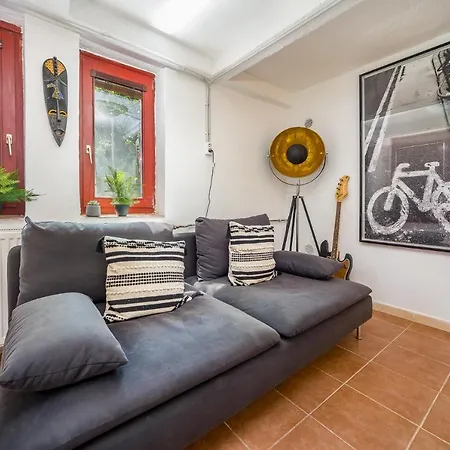 Adam Apartment *